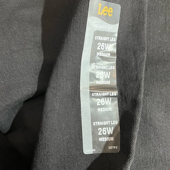 NWT Women’s Lee Plus Relaxed Fit Straight Leg Mid Rise Jeans Black 26W Medium - Picture 4 of 7